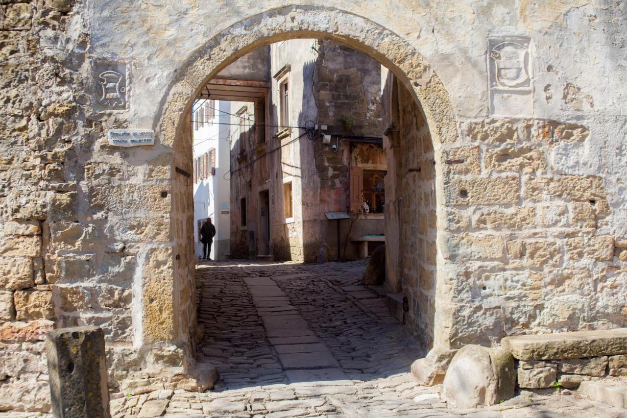 Amarilis Rooms Groznjan Bagian luar foto