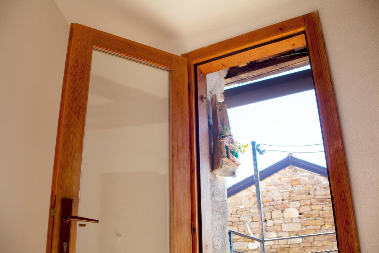 Amarilis Rooms Groznjan Bagian luar foto