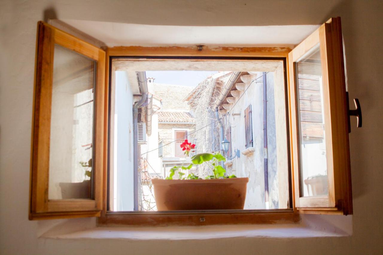 Amarilis Rooms Groznjan Bagian luar foto