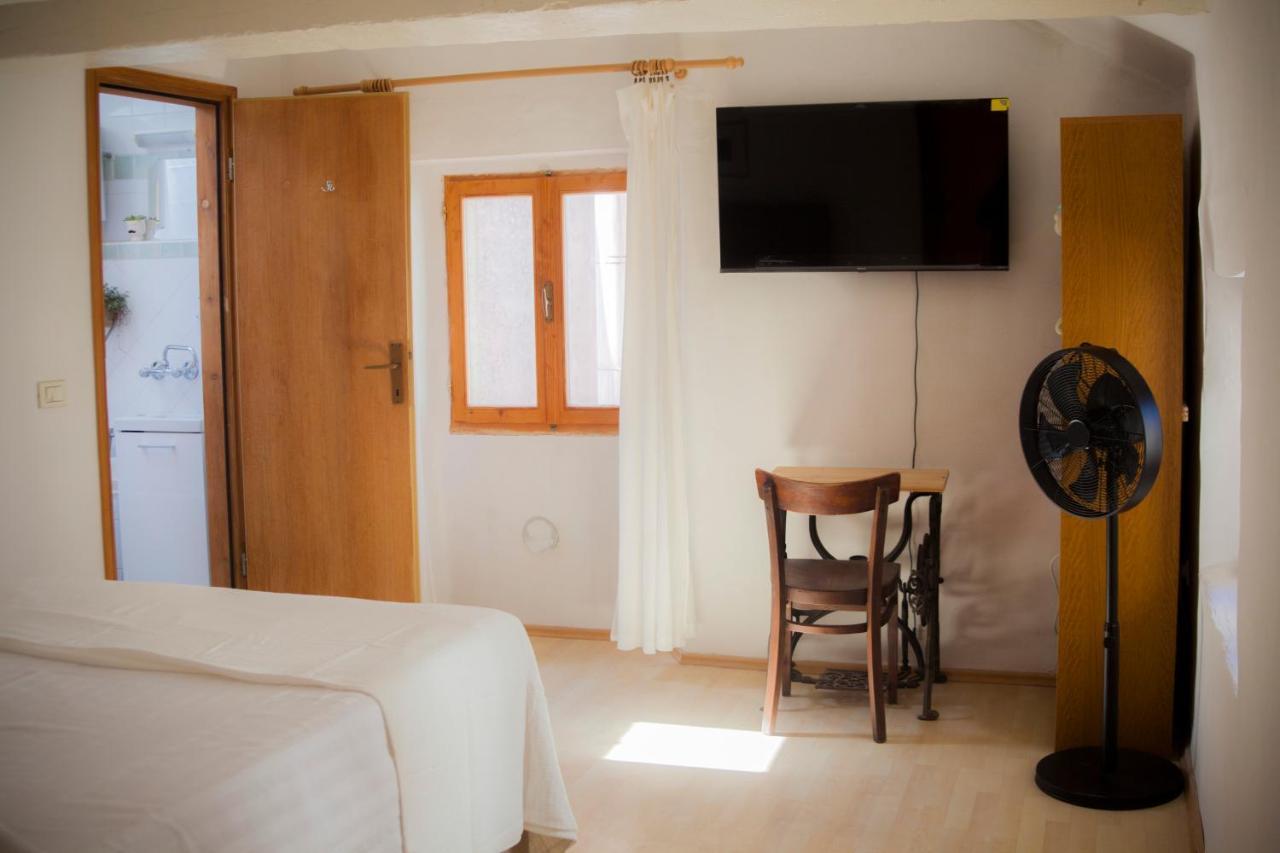 Amarilis Rooms Groznjan Bagian luar foto